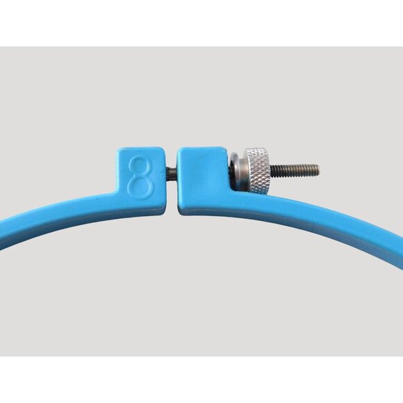 2 Embroidery Hoops Blue Plastic 8 Inch & 5 Inch Round Screw Closure  Needlework - Picture 5 of 5